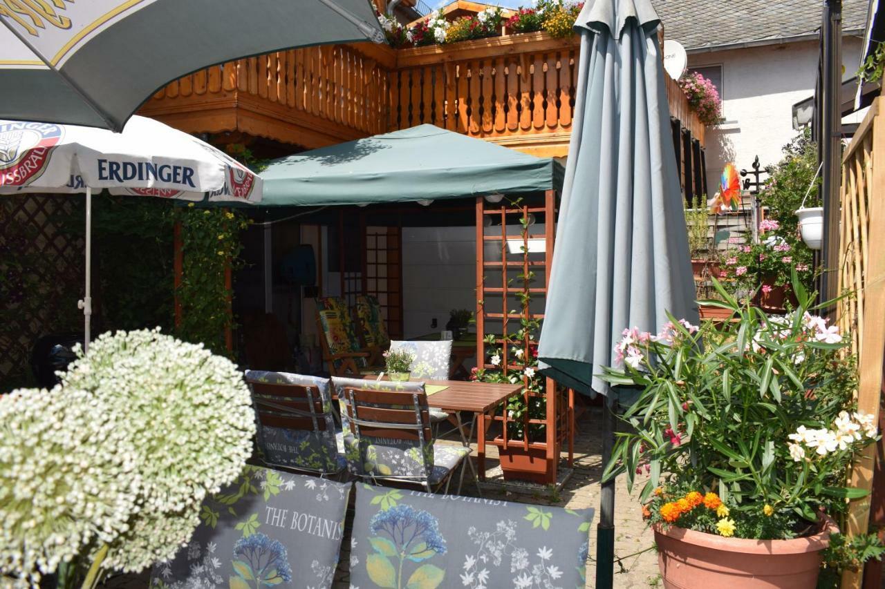 Marktstuebchen An Der Schoenen Loreley