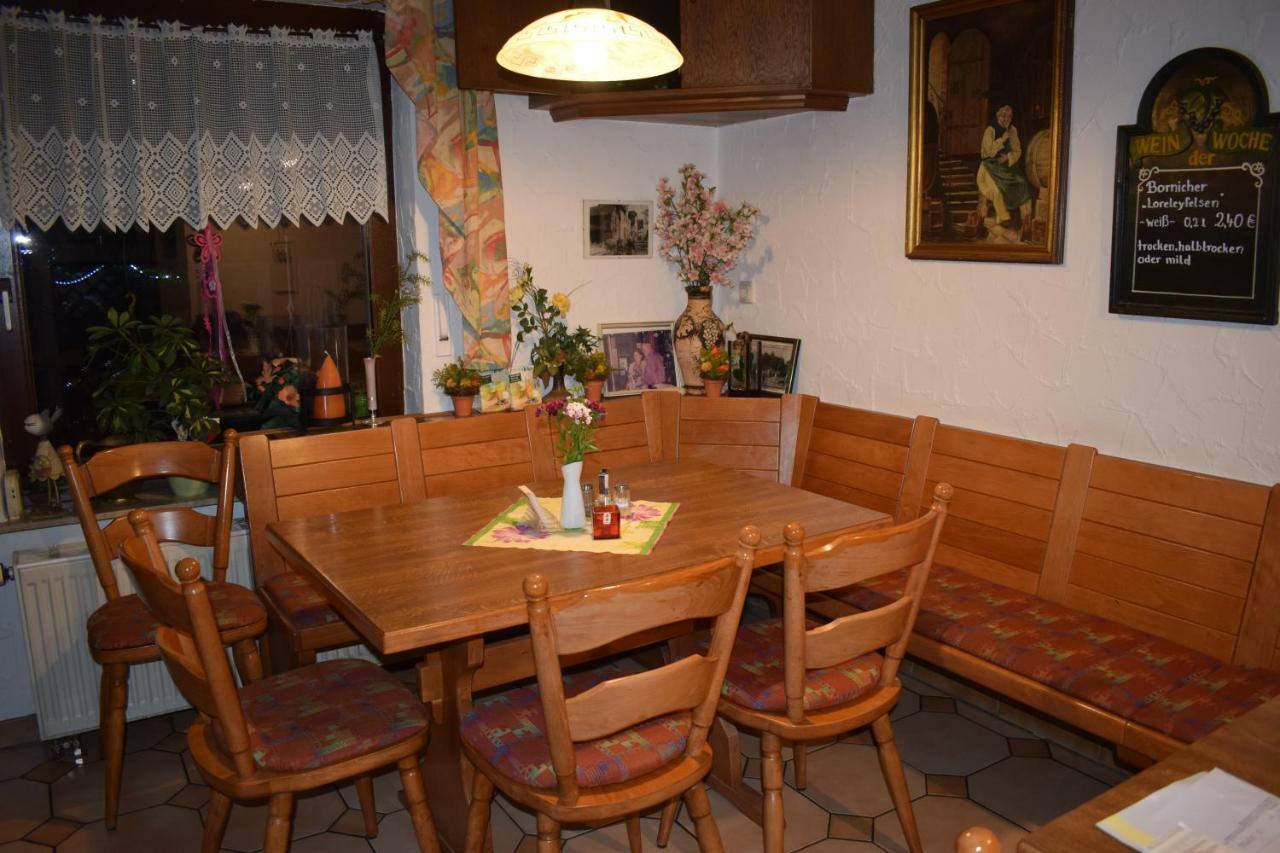 Marktstuebchen An Der Schoenen Loreley Bornich