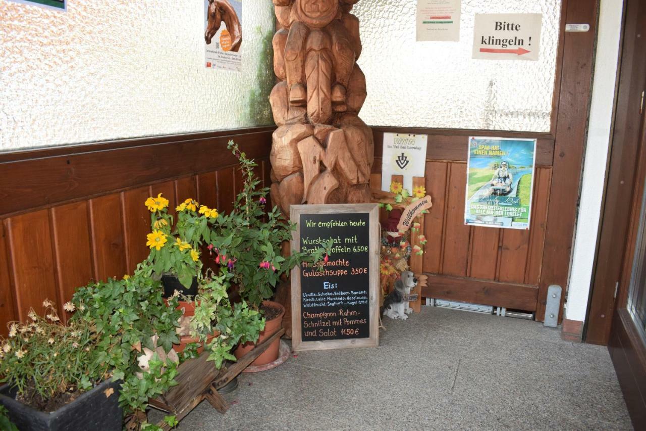 Marktstuebchen An Der Schoenen Loreley * Bornich